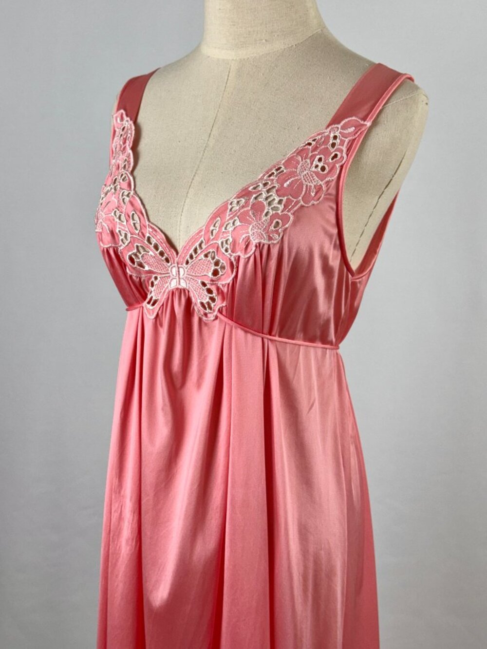Vtg Vanity Fair Embroidered Slip Nightgown Maxi Butterfly Coral Pink Nylon Satin - Picture 4 of 13